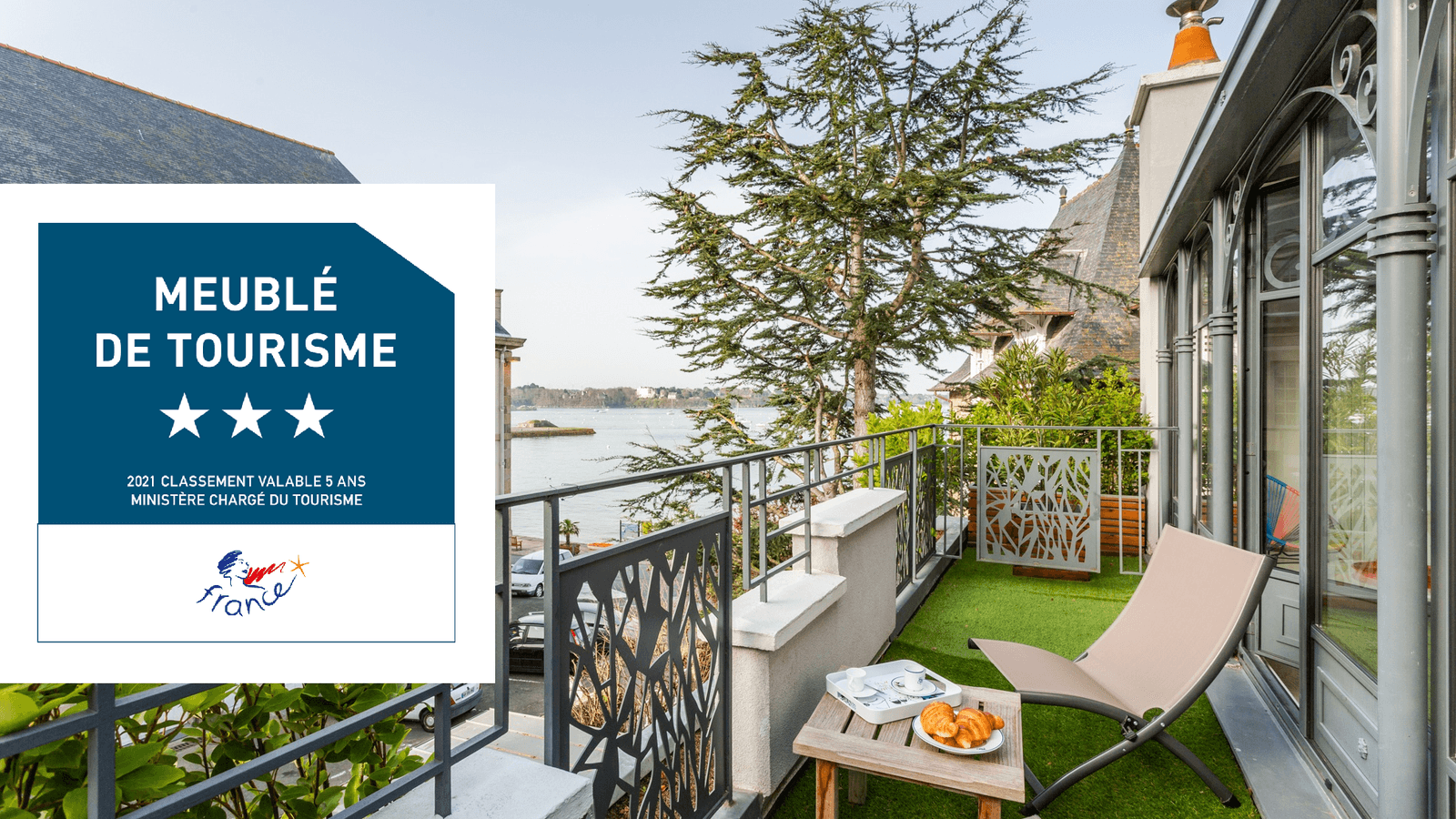 Villa classé en meublé de tourisme avec logo de classement étoiles